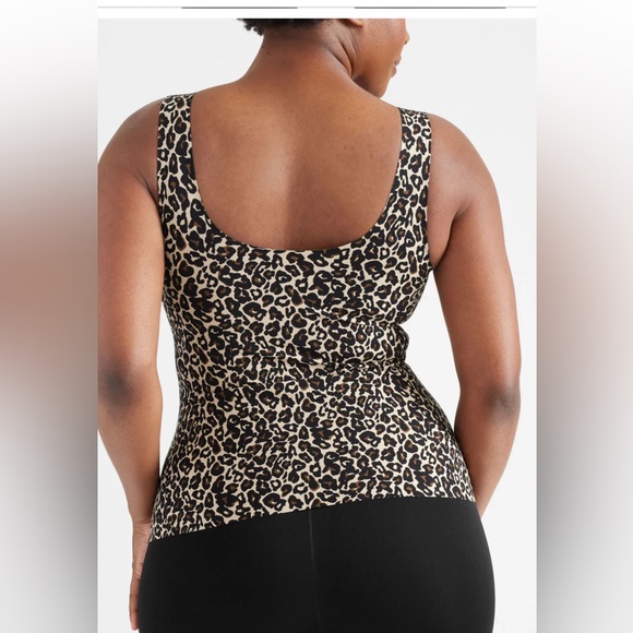 Knix LuxeLift Scoop Neck Tank - Picture 3 of 4